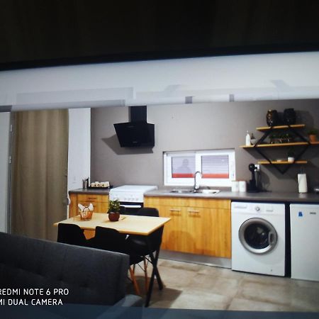 Minimal Apartment كالاماتا المظهر الخارجي الصورة