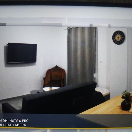 Minimal Apartment كالاماتا المظهر الخارجي الصورة