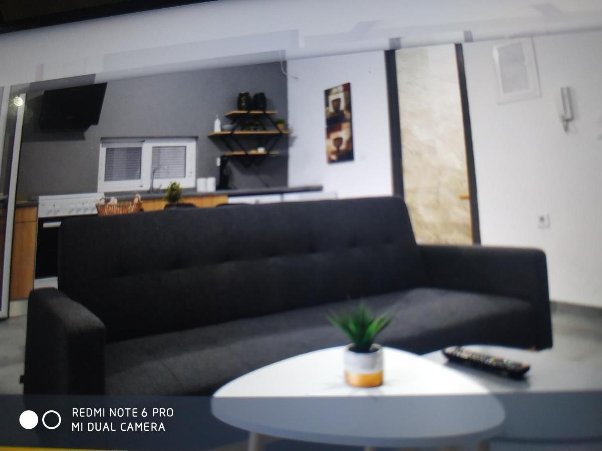 Minimal Apartment كالاماتا المظهر الخارجي الصورة