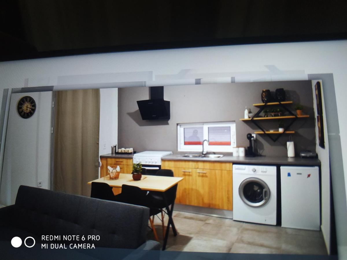 Minimal Apartment كالاماتا المظهر الخارجي الصورة